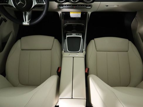 New 2026 Mercedes-Benz GLB 250 image 18