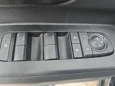 Used 2025 Toyota Tacoma SR5 AWD/4WD image 28