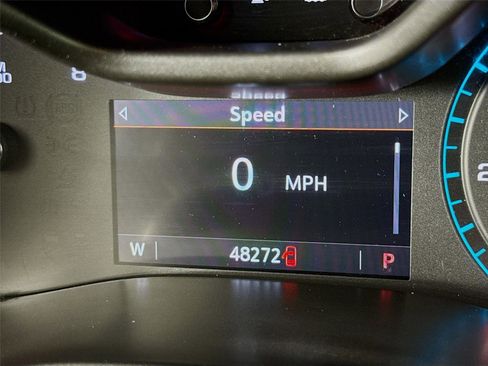 Used 2022 Chevrolet Colorado Z71 image 2