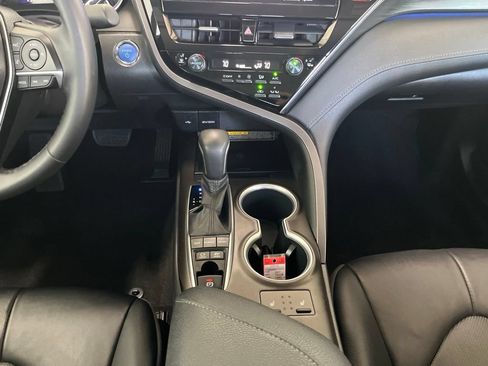 Used 2021 Toyota Camry XLE FWD image 10