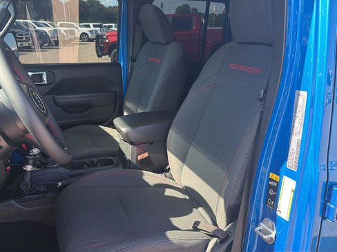 Used 2024 Jeep Wrangler Unlimited Rubicon AWD/4WD image 12
