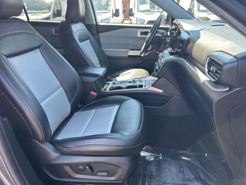 Used 2022 Ford Explorer XLT w/ Equipment Group 202A AWD/4WD image 20