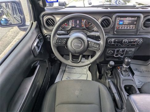 Used 2023 Jeep Gladiator Willys image 16