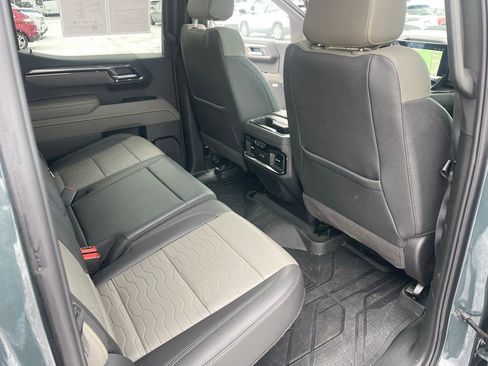 Used 2025 Chevrolet Silverado 1500 ZR2 w/ Technology Package image 19