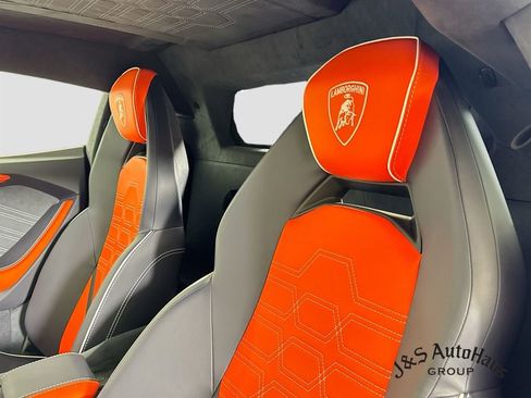 Used 2025 Lamborghini Revuelto AWD/4WD image 16