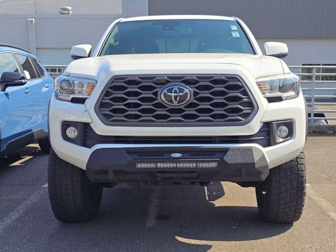 Used 2018 Toyota Tacoma TRD Off-Road w/ Technology Package AWD/4WD image 2
