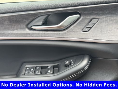 Used 2023 Jeep Grand Cherokee 4WD 4xe image 23