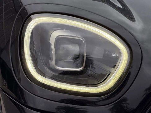 Used 2023 MINI Cooper Countryman SE w/ Storage Package image 9