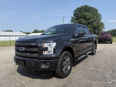 Used 2015 Ford F150 Lariat w/ Equipment Group 502A Luxury AWD/4WD image 4