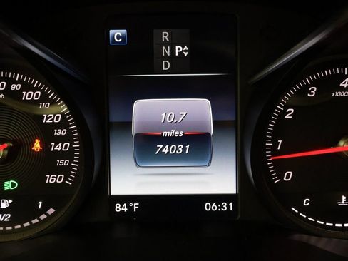 Used 2019 Mercedes-Benz GLC 300 w/ Premium Package image 17