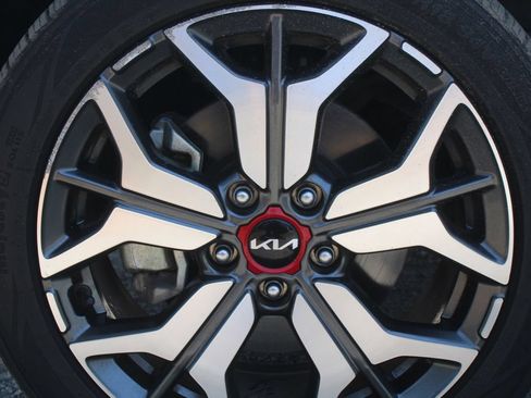 Certified 2023 Kia Seltos SX w/ SX Sunroof Package AWD/4WD image 17