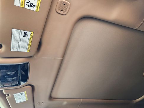 Used 2026 Land Rover Range Rover Long Wheelbase Autobiography image 24