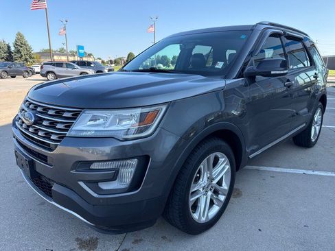 Used 2016 Ford Explorer XLT w/ Equipment Group 202A AWD/4WD image 7