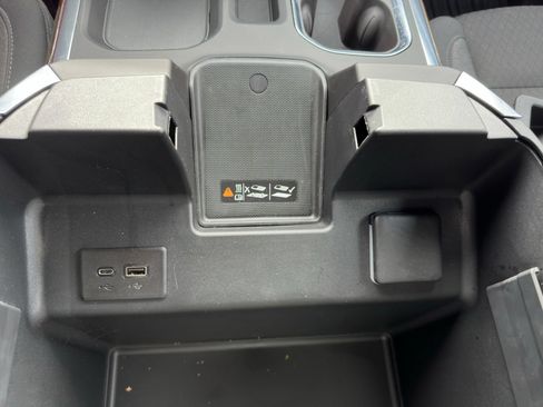 Used 2025 GMC Sierra 1500 Elevation w/ Preferred Package AWD/4WD image 13