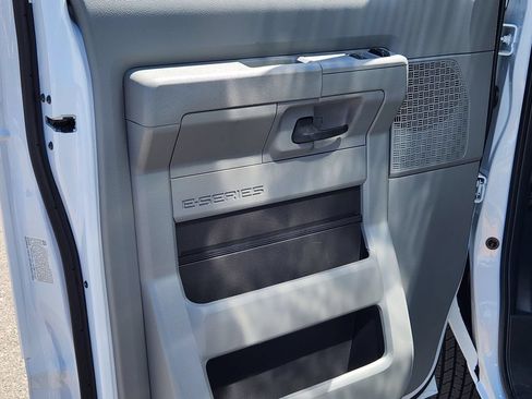 New 2027 Ford E-450 and Econoline 450 Super Duty w/ Power Equipment Group RWD image 18