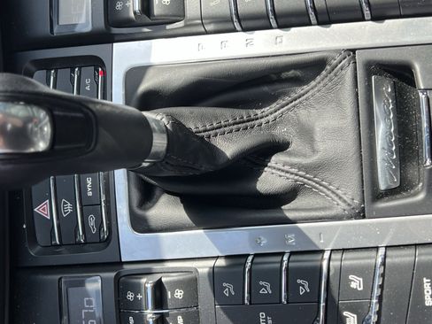 Used 2020 Porsche Macan image 30