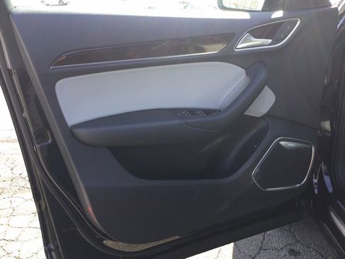 Used 2015 Audi Q3 2.0T Prestige w/ Prestige Package image 18