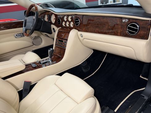 Used 2007 Bentley Azure image 32