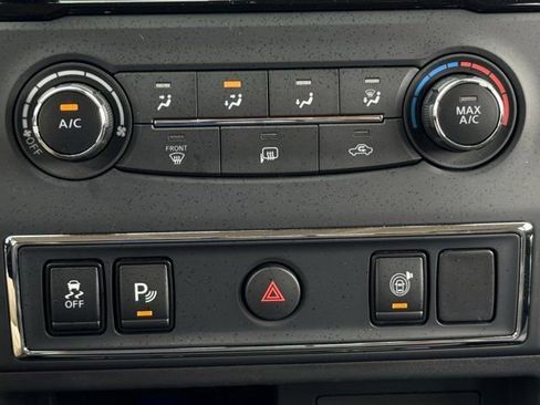 Used 2021 Nissan Titan SV w/ Accessory Utility Package image 18