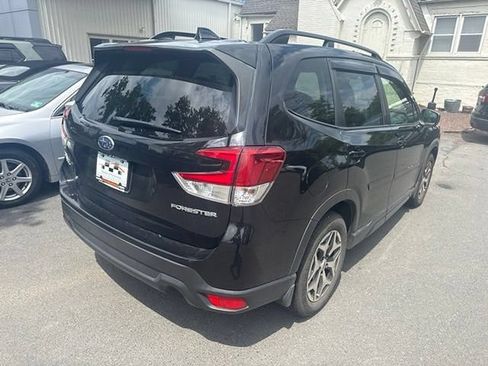 Used 2021 Subaru Forester Premium AWD/4WD image 5