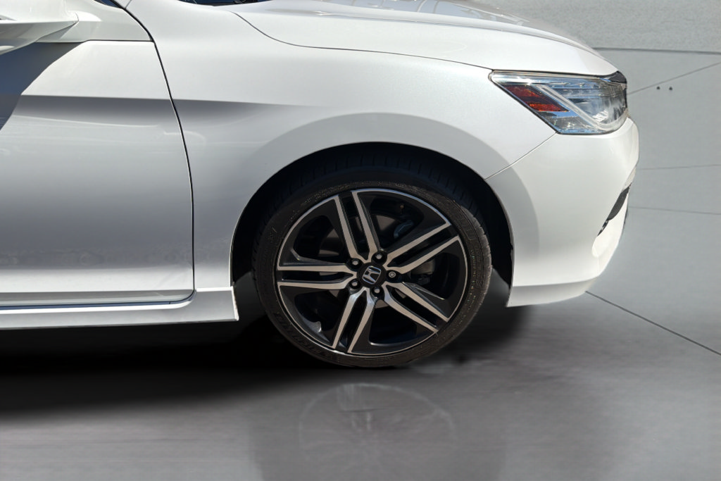 Used 2017 Honda Accord Touring image 33