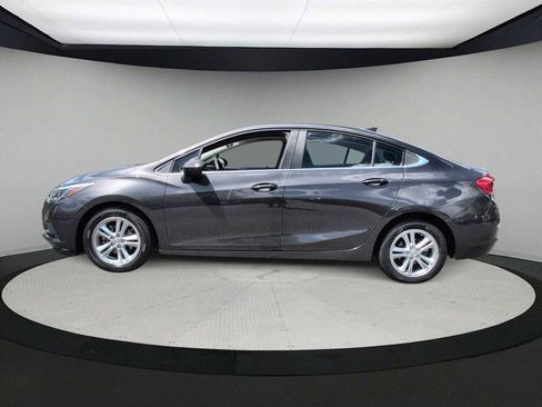 Used 2017 Chevrolet Cruze LT w/ Convenience Package FWD image 5