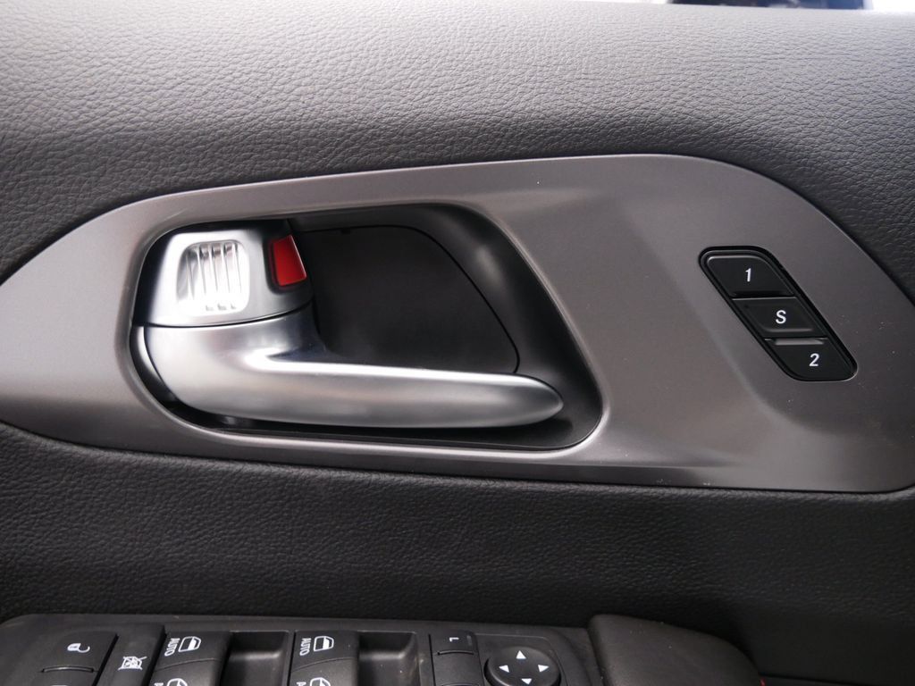 New 2027 Chrysler Pacifica Select AWD/4WD image 19