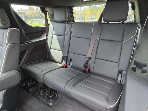 Used 2024 Cadillac Escalade Premium Luxury w/ Performance Package AWD/4WD image 19