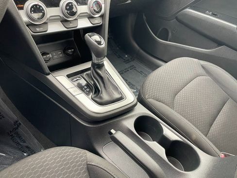 Used 2019 Hyundai Elantra SE w/ Cargo Package image 24