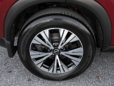 Used 2023 Nissan Rogue SV image 34