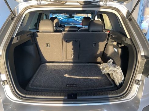 Certified 2025 Volkswagen Taos SE w/ Panoramic Sunroof Package image 9