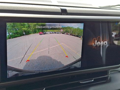 Certified 2025 Jeep Wrangler Unlimited Sahara AWD/4WD image 15