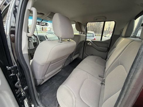 Used 2014 Nissan Frontier SV w/ SV Value Truck Package AWD/4WD image 34