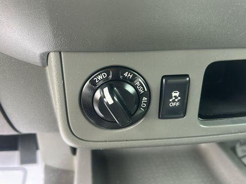 Used 2019 Nissan Frontier SV AWD/4WD image 18