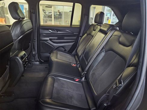 Used 2023 Jeep Grand Cherokee Altitude image 28