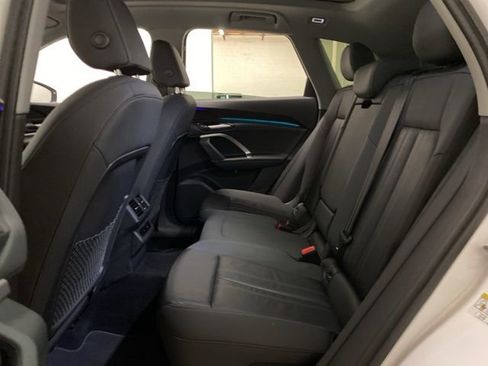Used 2025 Audi Q5 Premium w/ Convenience Package image 19