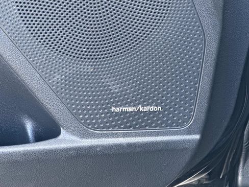 Used 2022 Kia Niro EX image 19