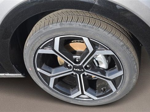 New 2025 Kia Niro EX Touring image 11