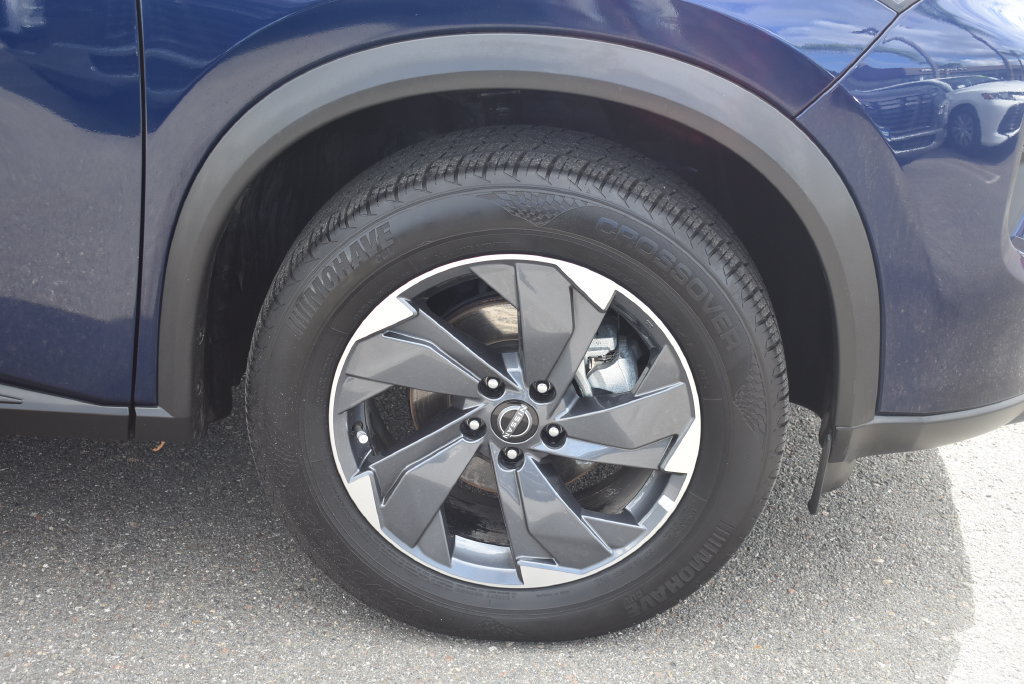 Used 2025 Nissan Rogue SV FWD image 10