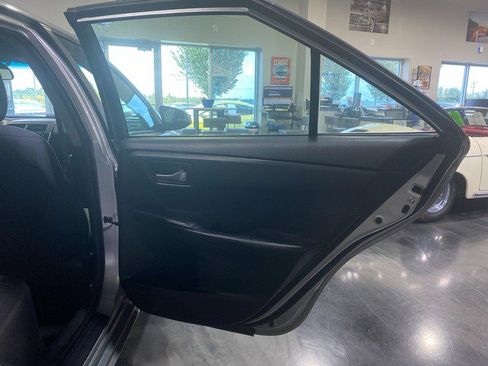 Used 2016 Toyota Camry LE FWD image 19