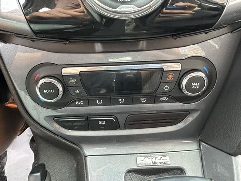 Used 2013 Ford Focus Titanium w/ Titanium Handling Pkg FWD image 27