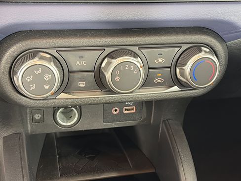 Used 2023 Nissan Versa SV image 21