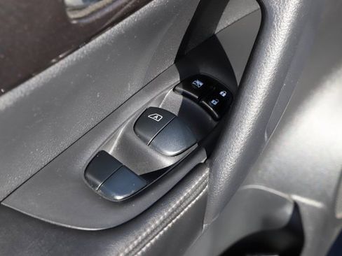 Used 2020 Nissan Rogue SV image 16