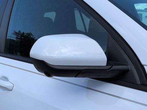 Used 2025 Chevrolet Equinox LT w/ Safety and Technology Package FWD image 11