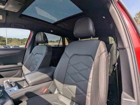 Used 2024 Volkswagen Atlas Cross Sport SE w/ Panoramic Sunroof Package FWD image 10