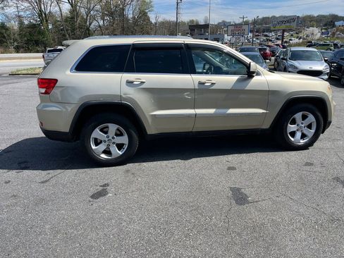 Used 2012 Jeep Grand Cherokee Laredo AWD/4WD image 8