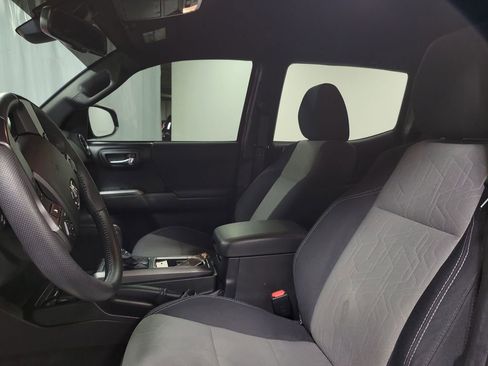 Used 2022 Toyota Tacoma TRD Sport image 13