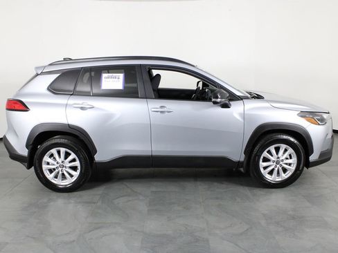 Used 2025 Toyota Corolla Cross LE image 13