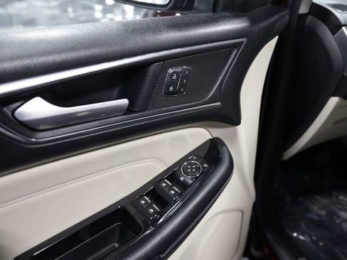 Used 2017 Ford Edge Titanium w/ Technology Package image 11