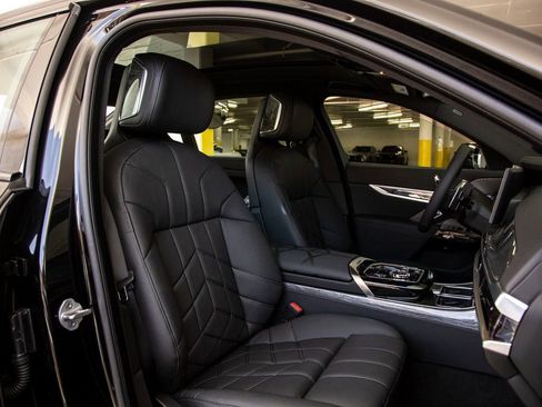 Used 2025 BMW 760i xDrive w/ Executive Package image 25